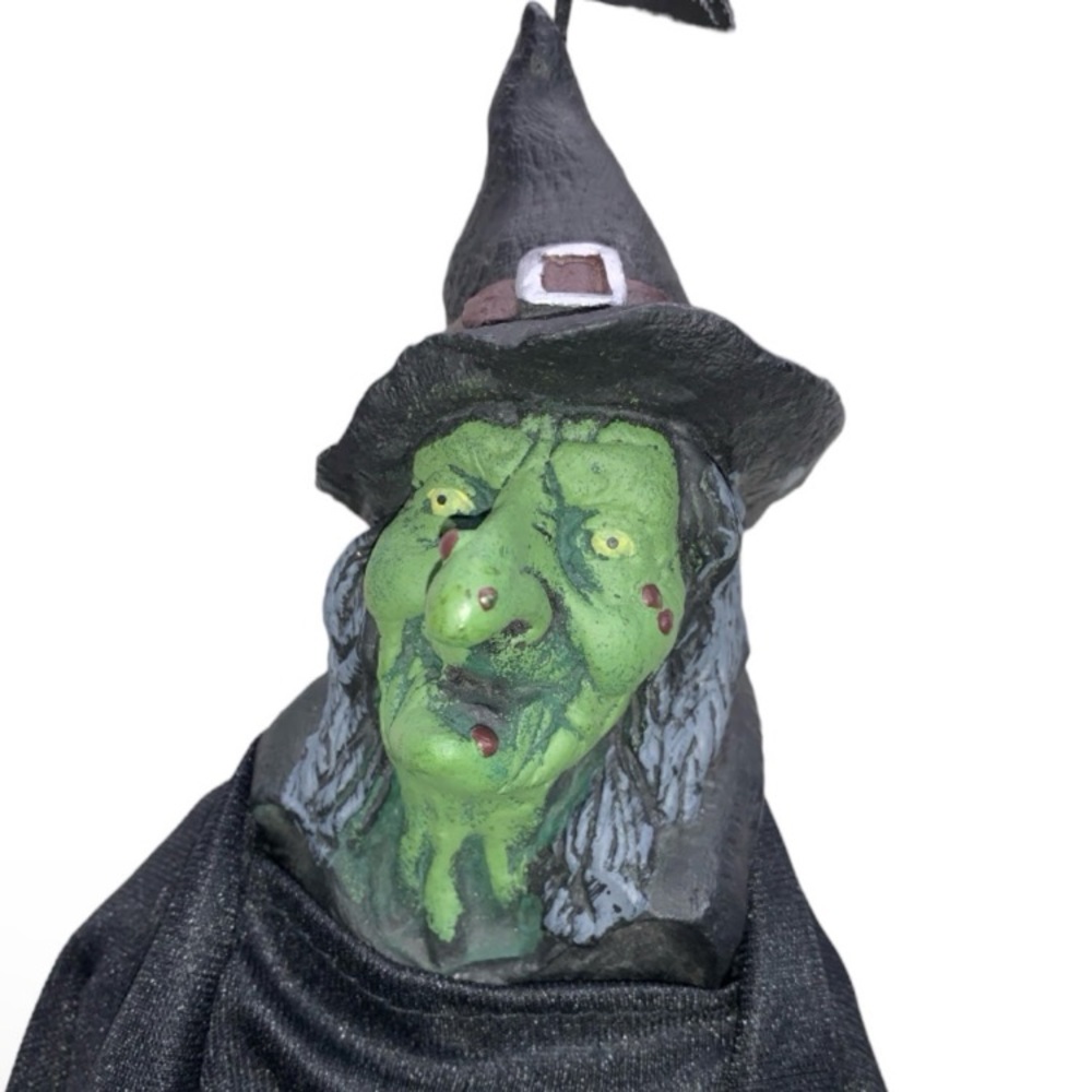 Totally Ghoul hanging character head Witch 2006 PMG Halloween blow mold torso